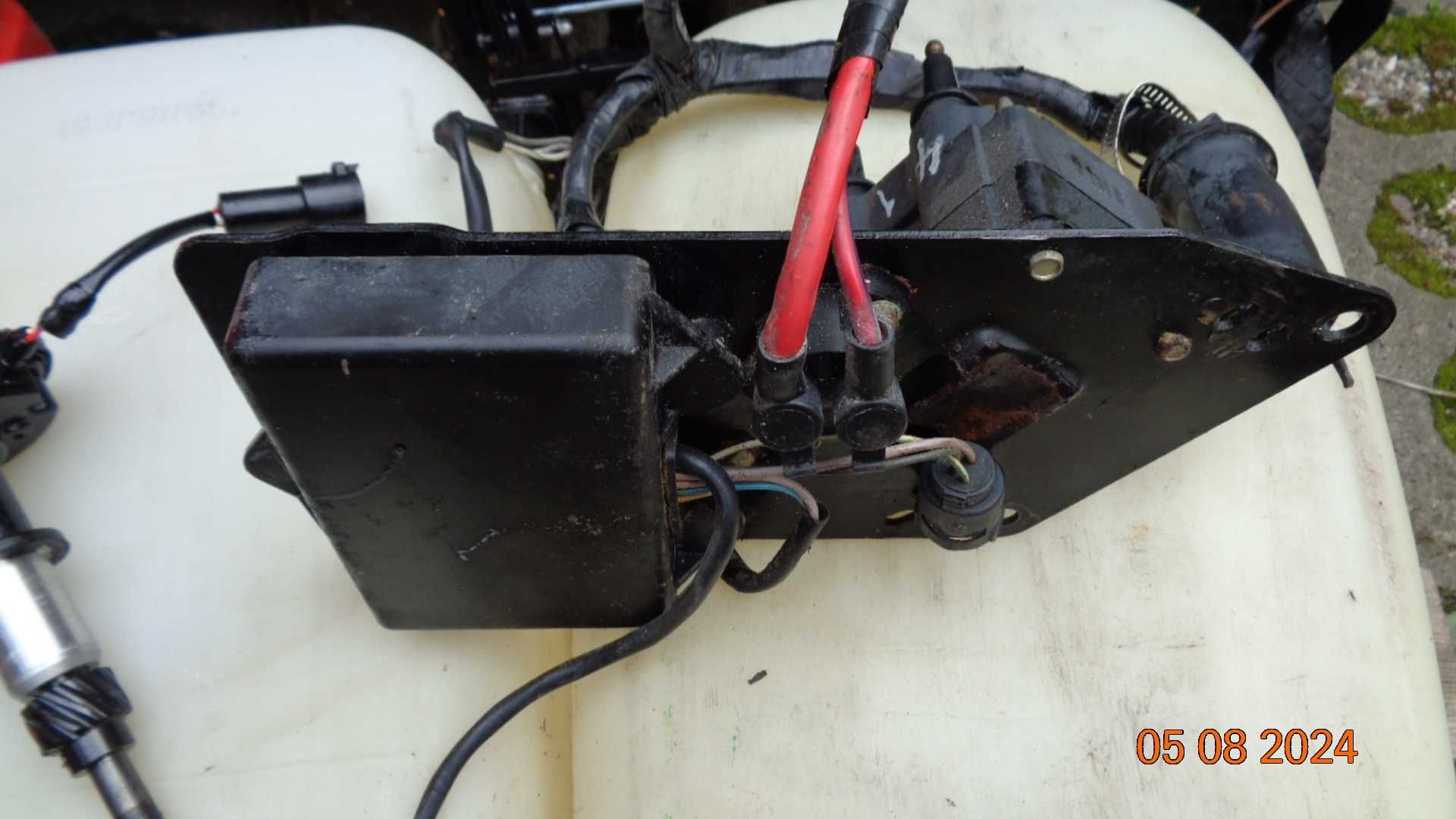 Silnik Mercruiser 3,0 typ LX  alternator  części