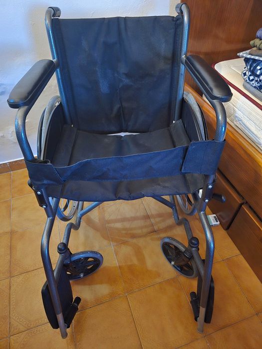 Fogão elétrico, frigorífico  e esquentador