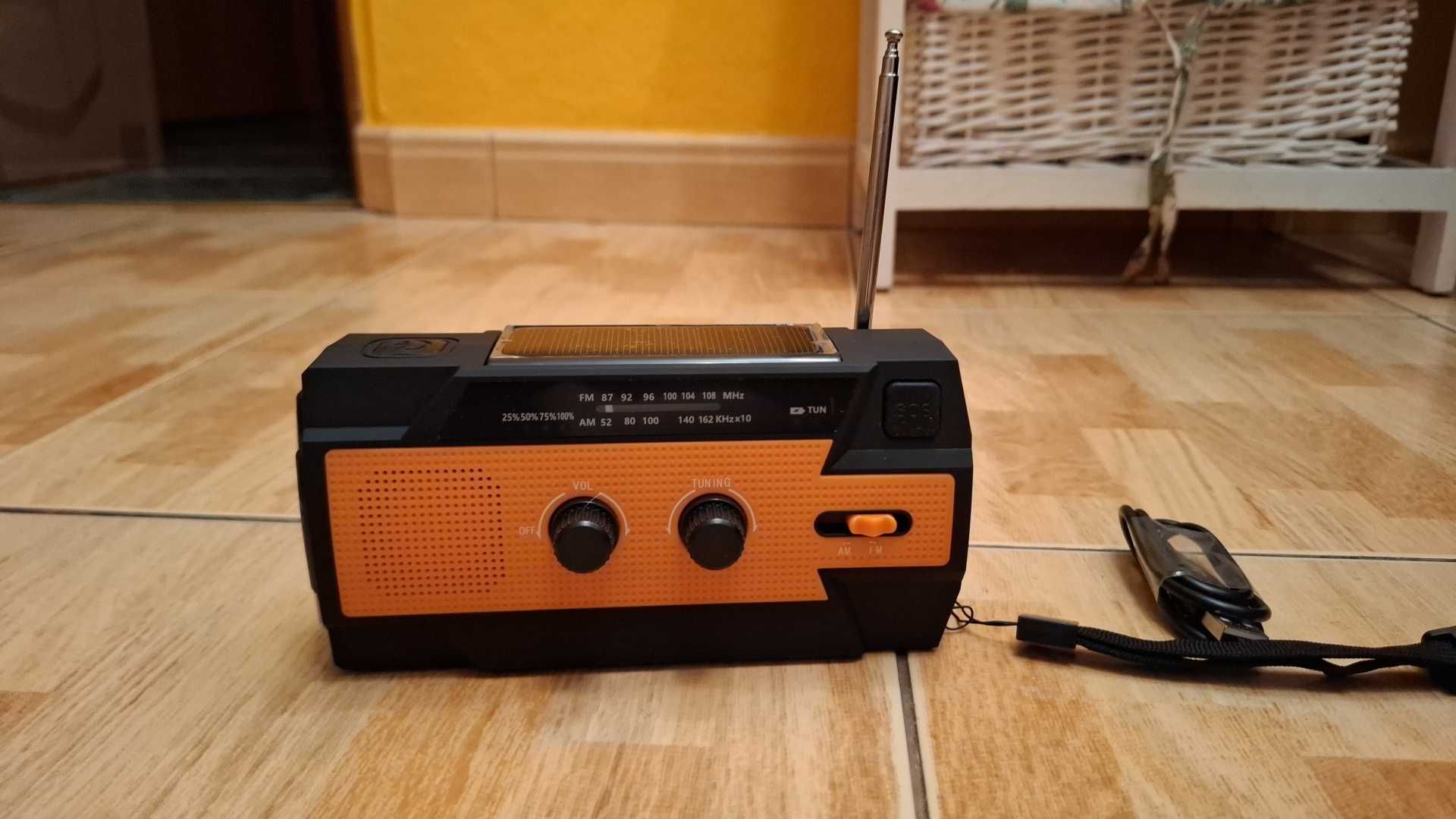 Radio FM AM Latarka Powerbank 3 w jednym