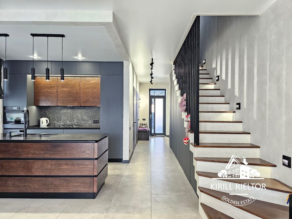 В  городке "Золотые Ключи"  продается новый таунхаус с ремонтом