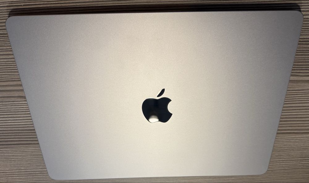 Macbook air M2 13.6 cala 8/256