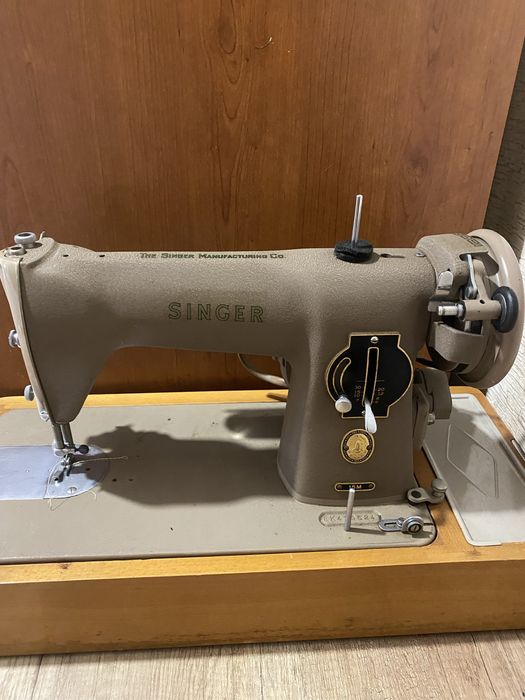 Вінтажна швейна машинка Singer