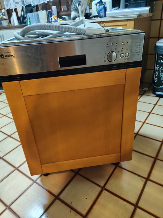 Máquina de louça de encastrar