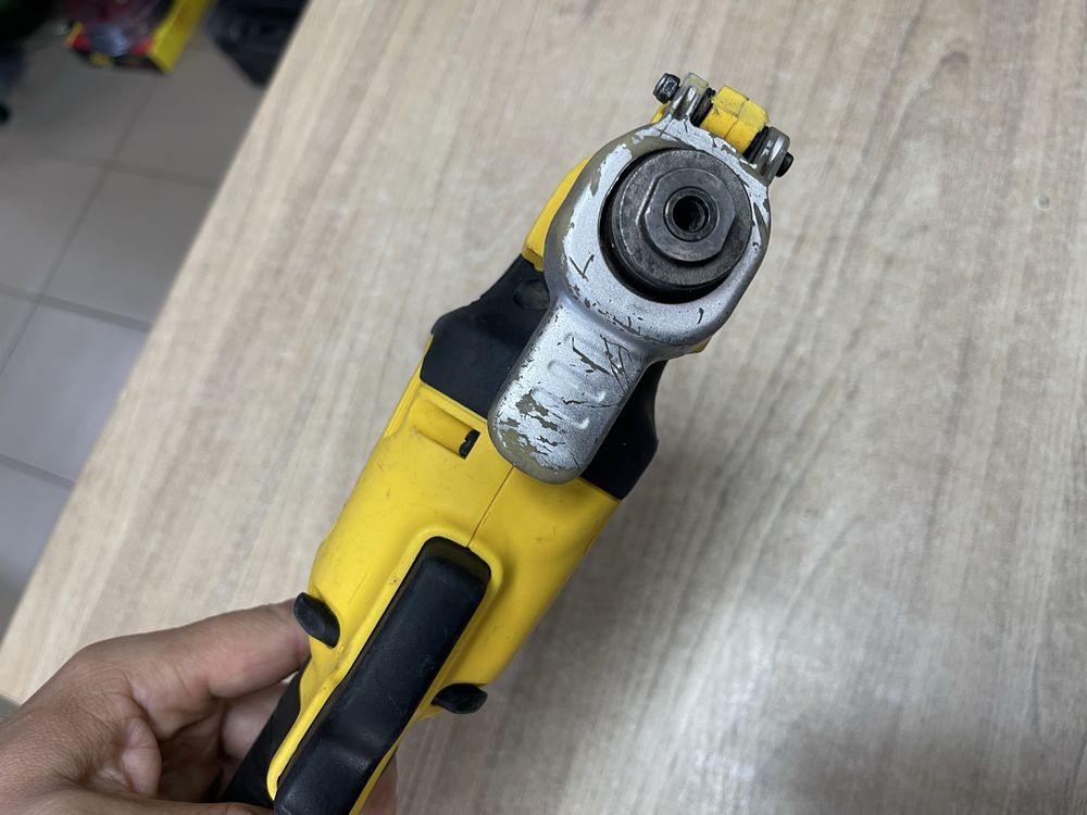 Dewalt DCS355 / вживаний безщітковий реноватор Девольт