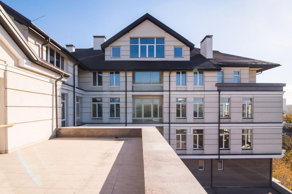 Продажа Здание Печерск 5500м2 введено в эксплуатацию 21 сотка Дисконт