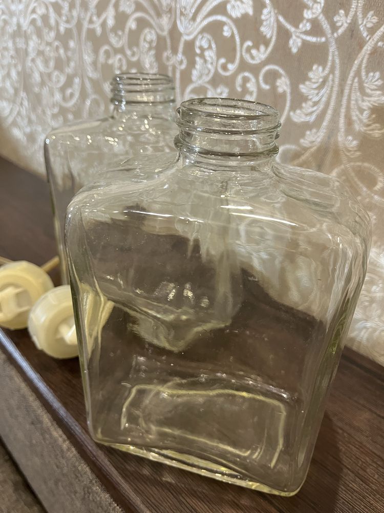 Штоф , бутиль , ємність для води
