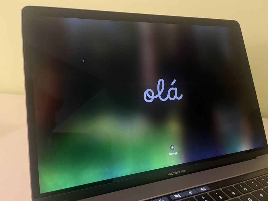Macbook A1990 uszkodzony fvat pudełko nowa bateria