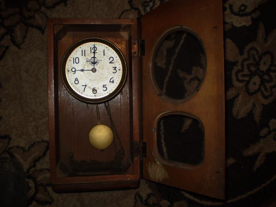 Настенные часы Сербовского часового завода