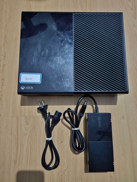 Vendo Xbox One  500 GB S/comando em bom estado