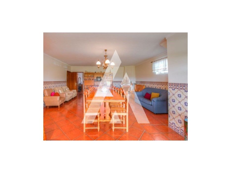 Moradia T6, Isolada, na zona de Oiã