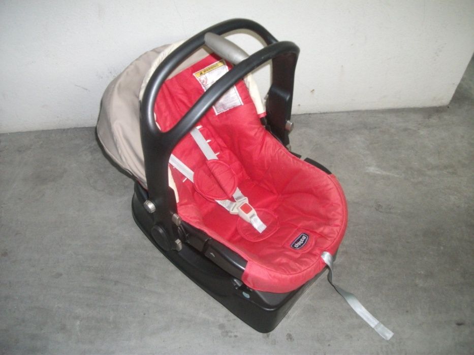Cadeira de criança e base para colocação em automovel
