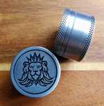 Grinder Lion crusher młynek do suszu ziół metalowy z sitkiem 40mm