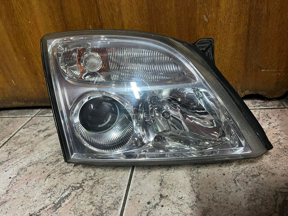 Opel Vectra C lampa przód prawa Xenon Europa 2002 2003 2004 2005