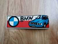 Naklejka z BMW. Naklejka z lat 90. BMW na tle flagi polskiej