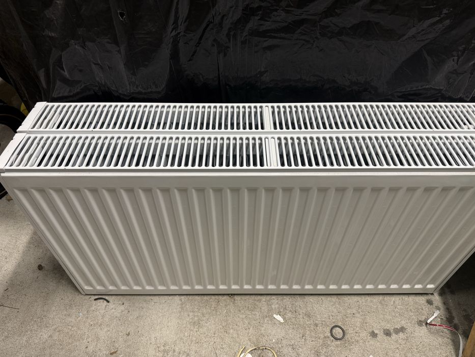 Grzejik stalowy 500/1000 v22