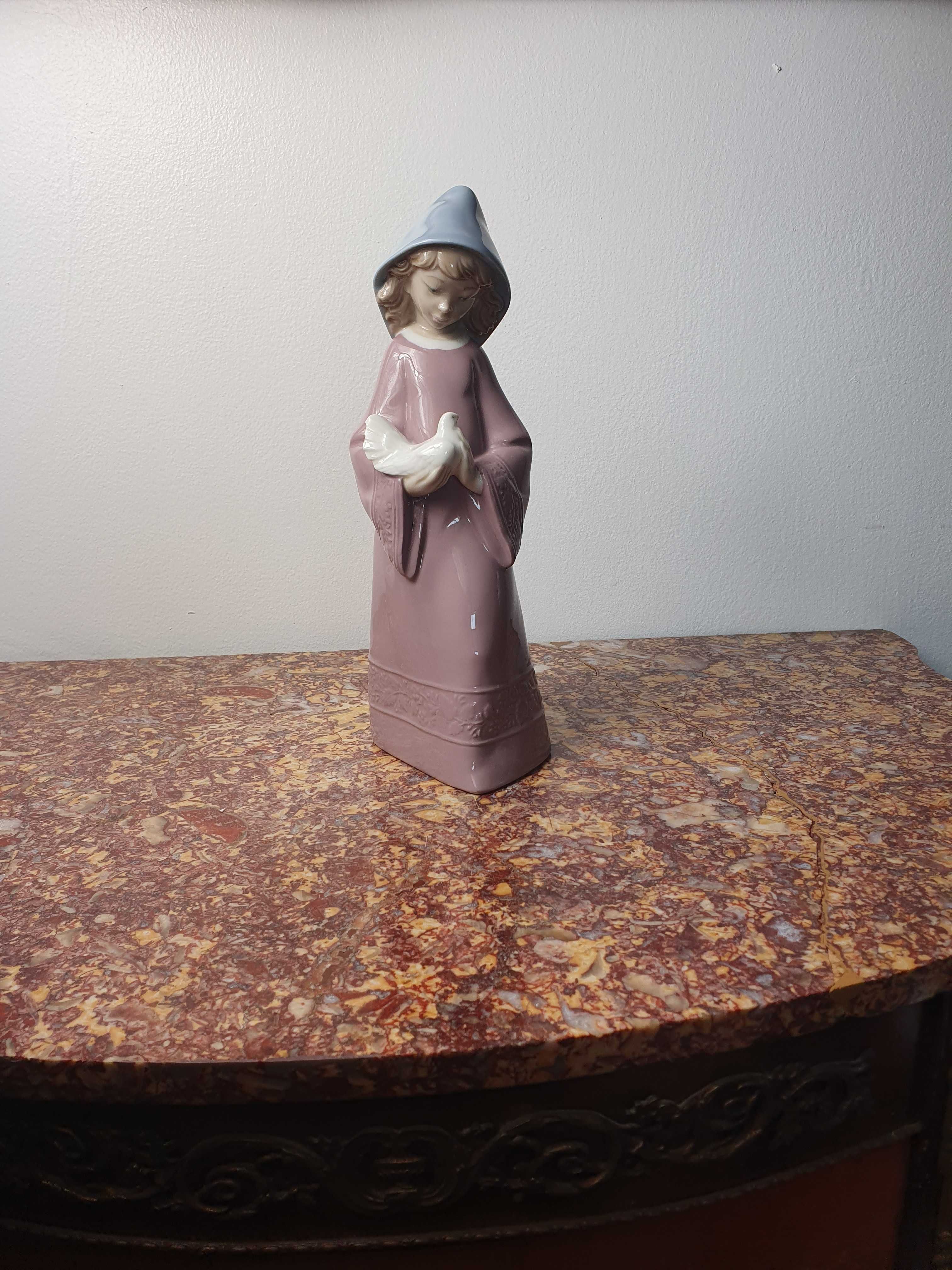 Duża Figurka Nao Lladro "Dziewczyna z gołąbkiem" porcelana 27 cm