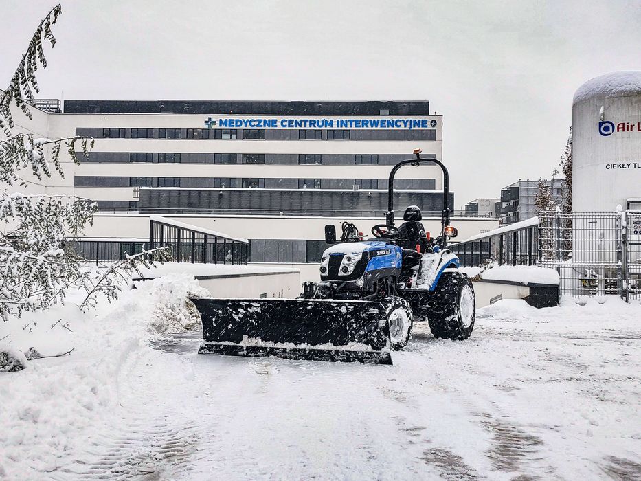 Odśnieżanie 24/7 | Utrzymanie zimowe obiektów | Traktory Ładowarki