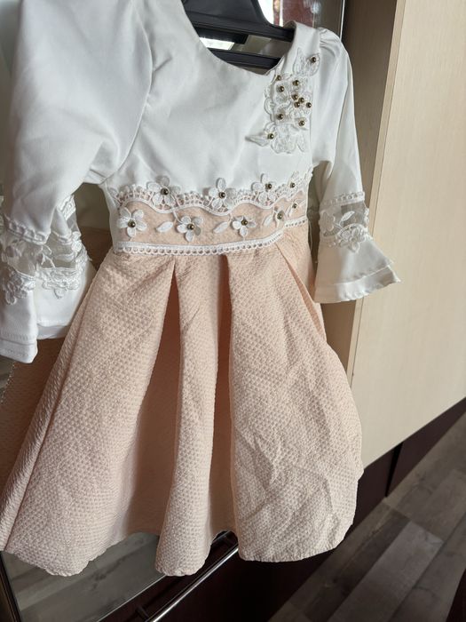 Продам платье для девочки 2-3 лет