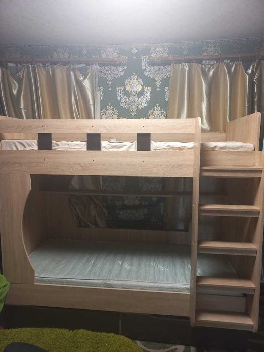 Ліжко двоярусне.