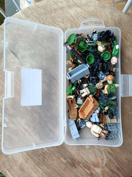 Kolekcja ludzików i broni Cobi, całe pudełko i