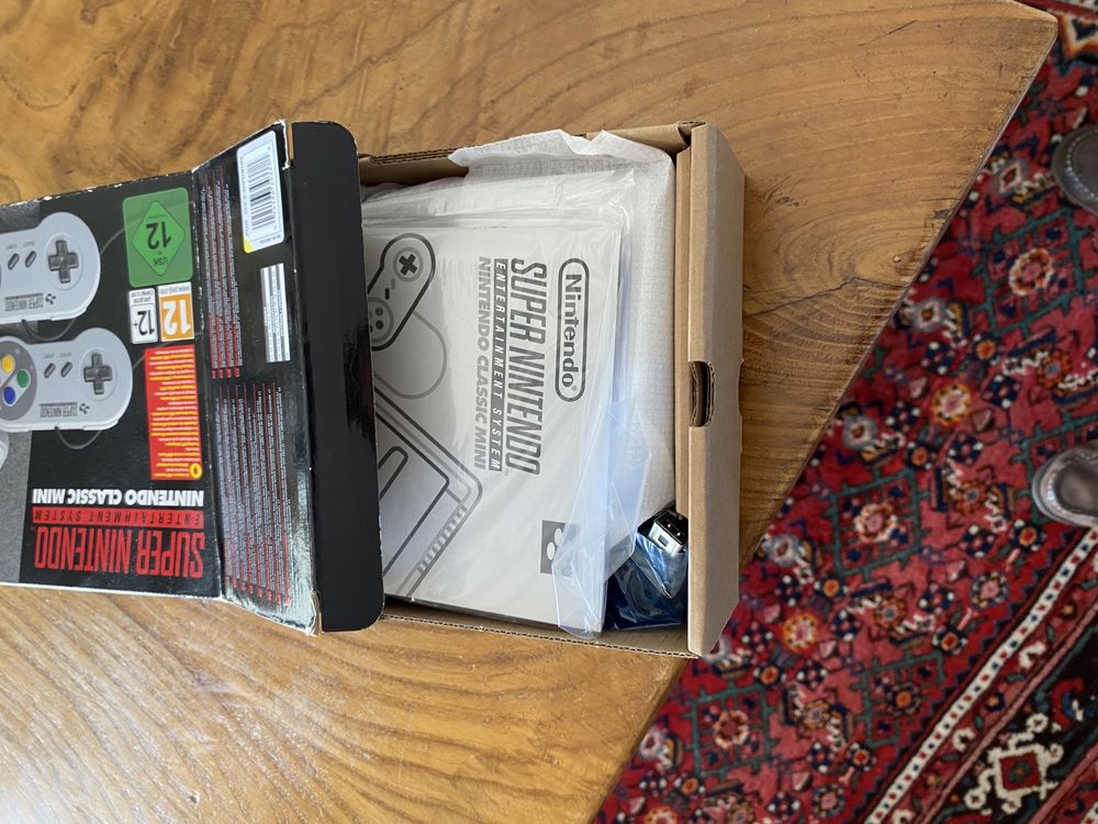 Vendo Super Nintendo Classic Mini em estado novo. Nunca foi usada.