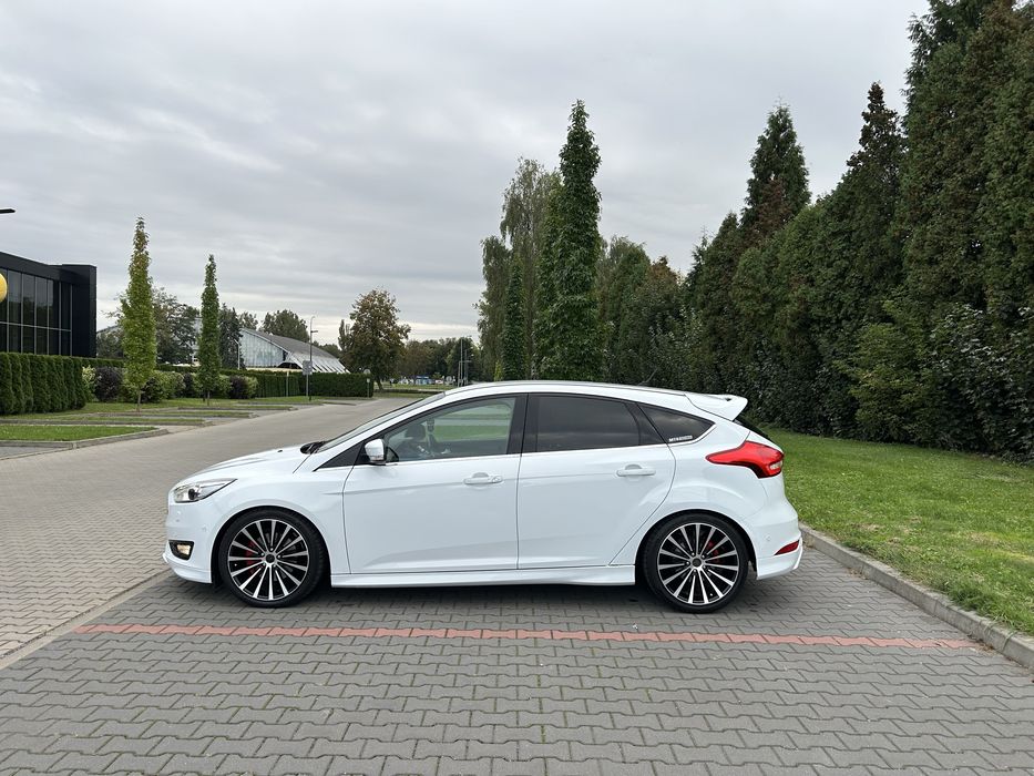 Ford Focus ST-line (mały przebieg)