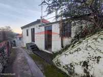 Moradia de dois prsos em Sedielos Peso da Régua