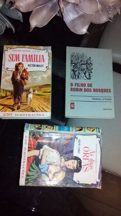 2 livros antigos colecção histórias selecção 1973 e 1974