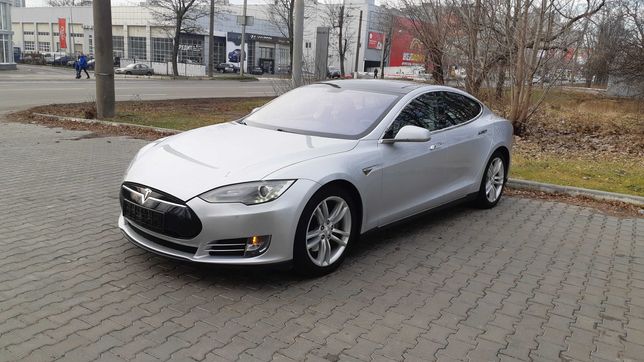 Продам Tesla Model S 85