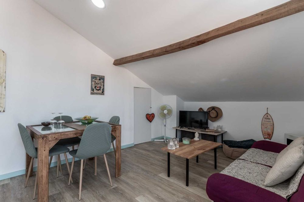 Alugo 1º andar moradia em Fernao Ferro