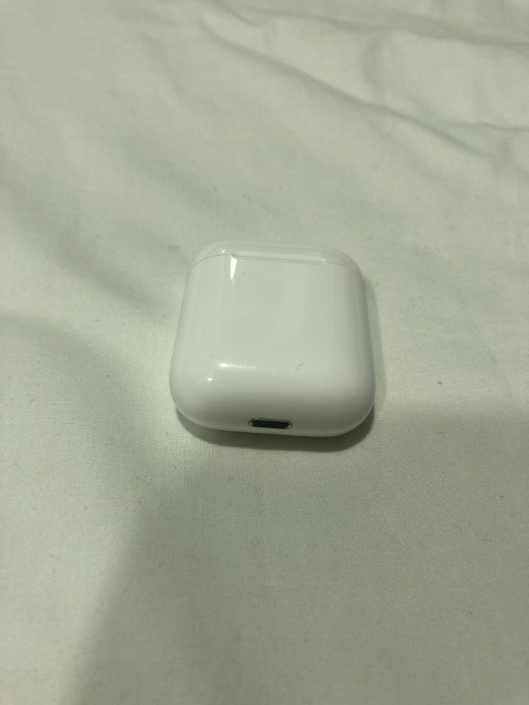 Apple AirPods 2nd Gen