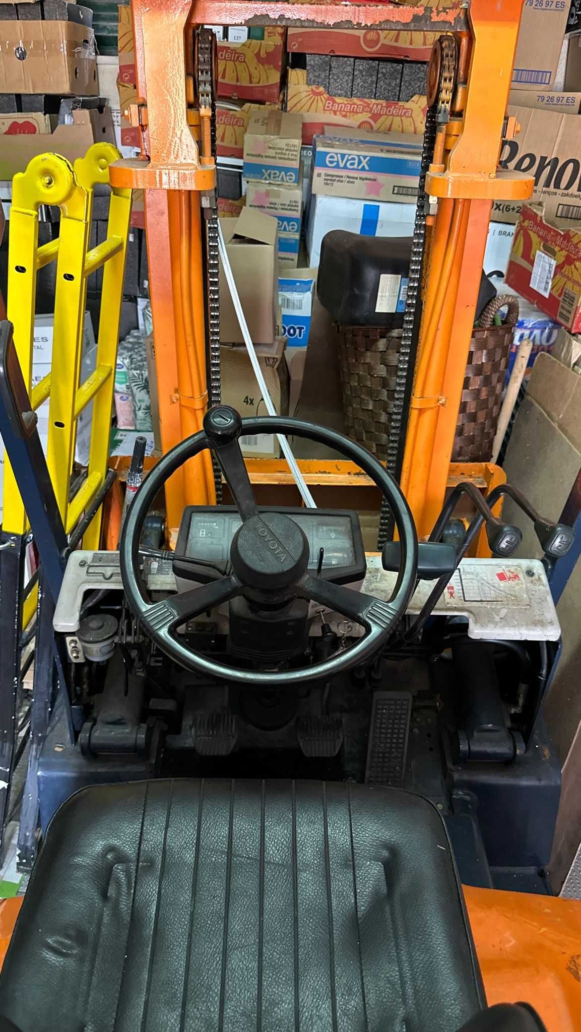 Empilhador Toyota otimo estado