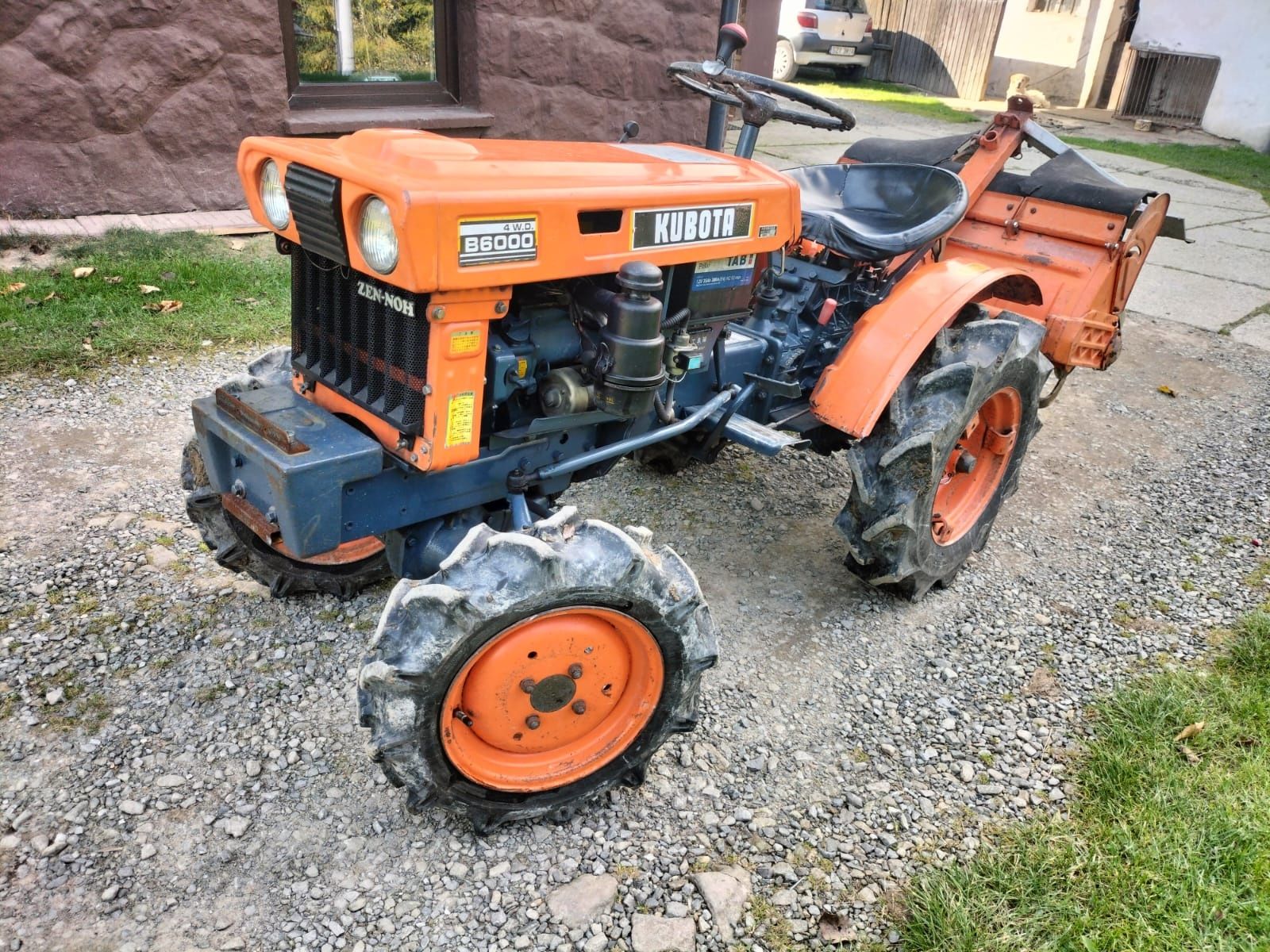 Traktor Kubota b6000 4x4 mini traktor z napędem + glebogryzarka