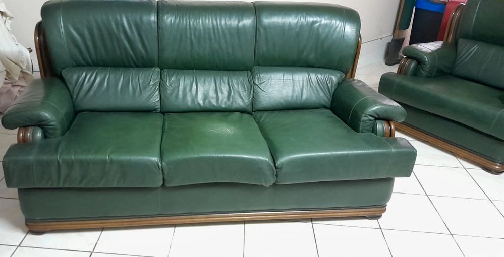 Conjunto sofas em pele