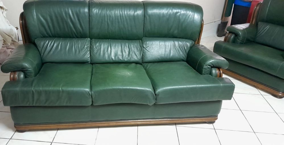 Conjunto sofas em pele