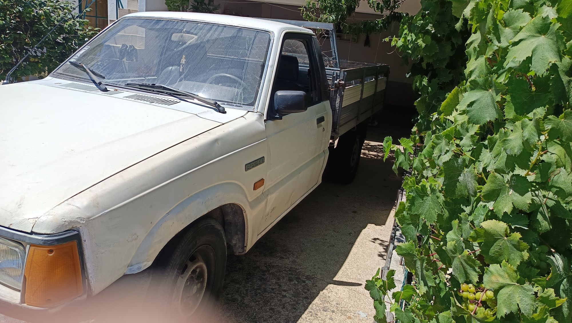 Mazda B 2200 pick-up com caixa aberta