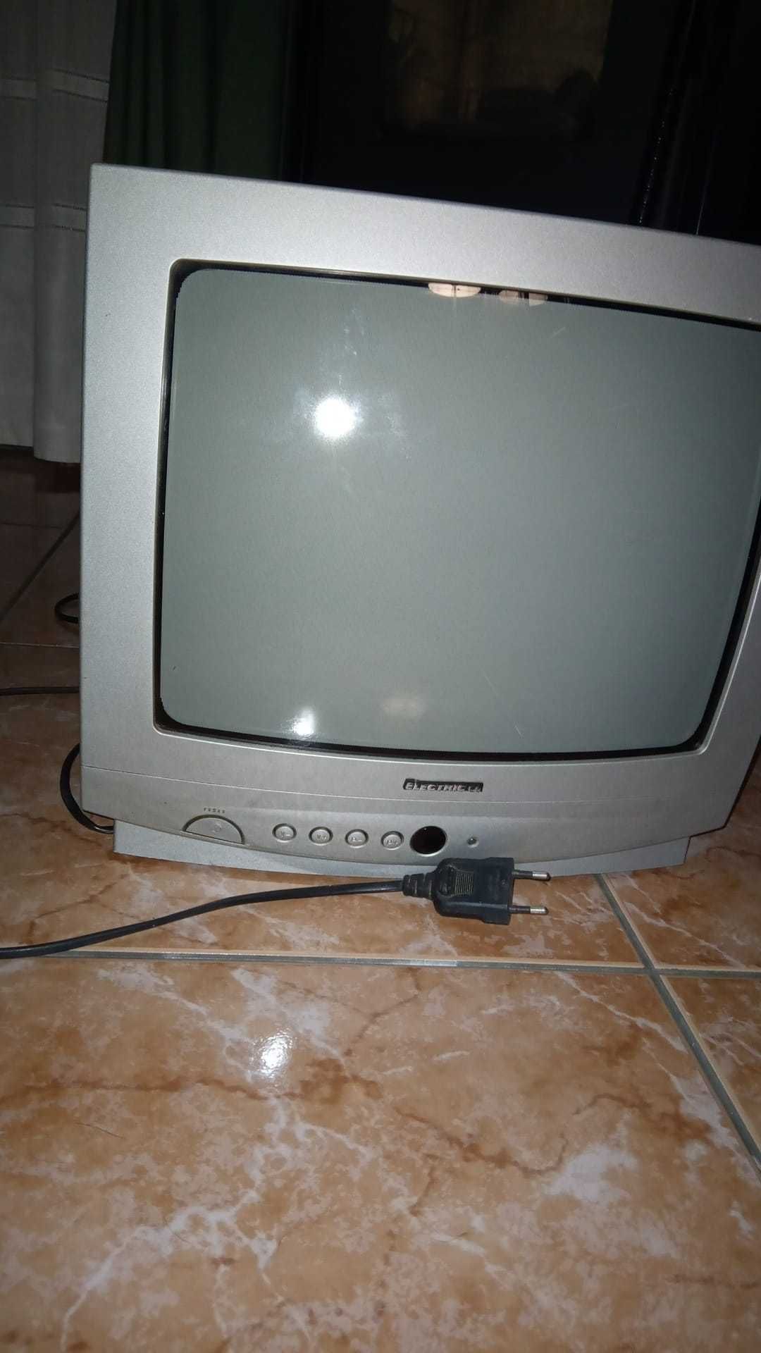 Televisão pequena