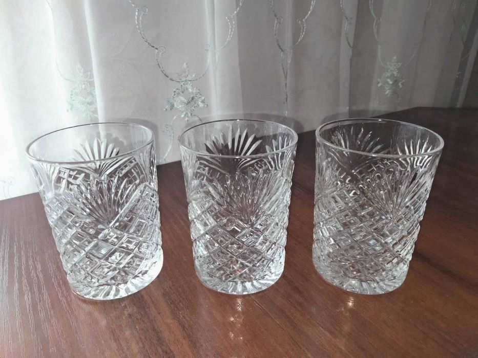 Продам хрустальные бокалы и стаканы.