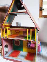 Drewniany domek dla lalek ręcznie robiony