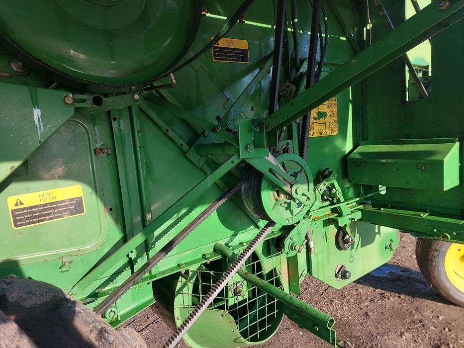 Комбайн john deere 1042 техніка в  доглянутому стані