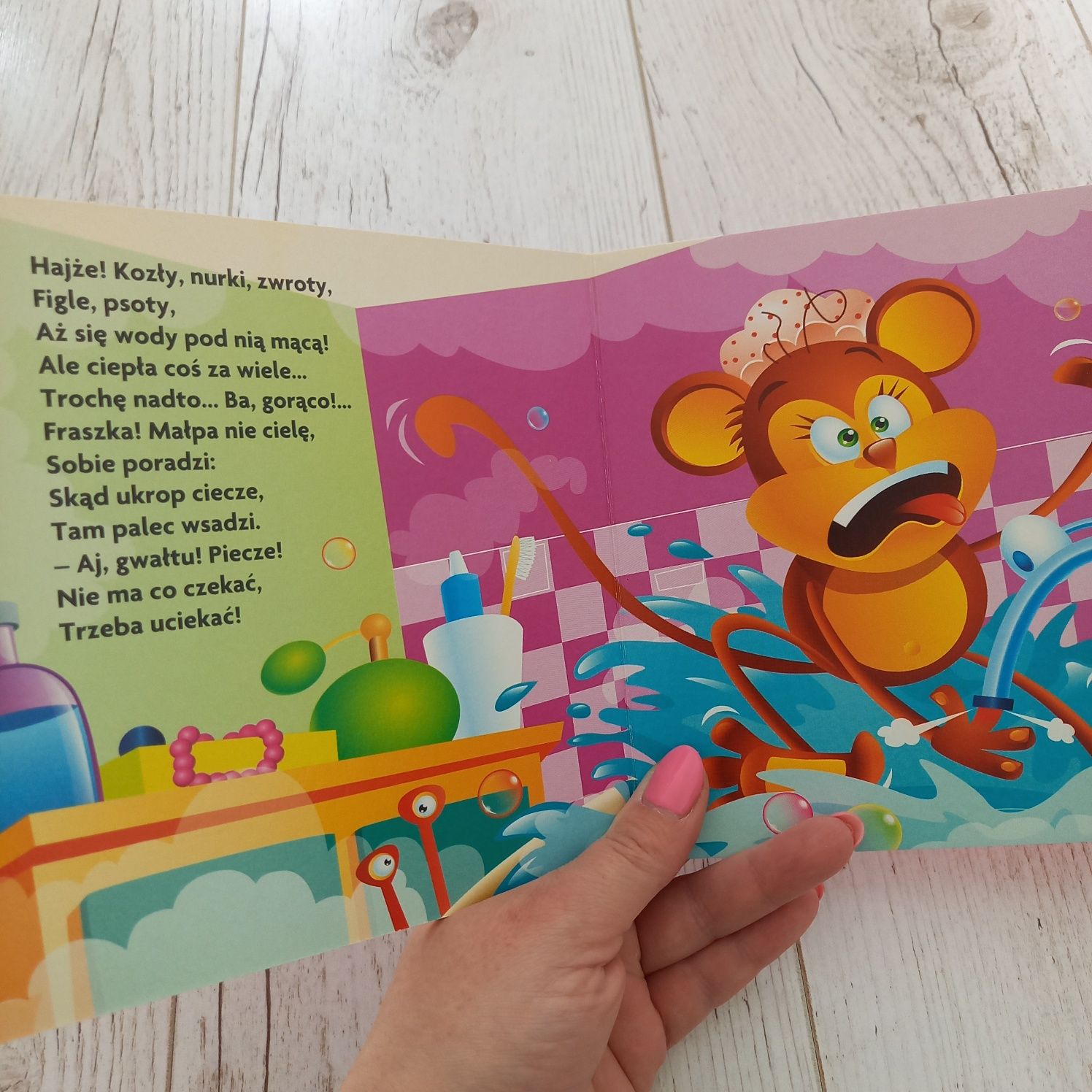 Książka dla malucha "Małpa w kąpieli"