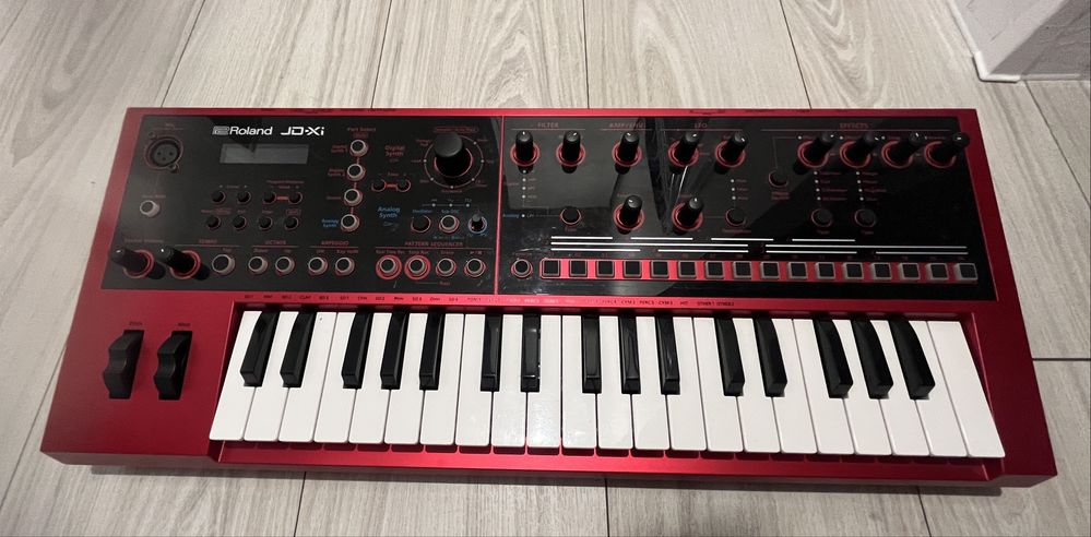 Roland JD-XI syntezator