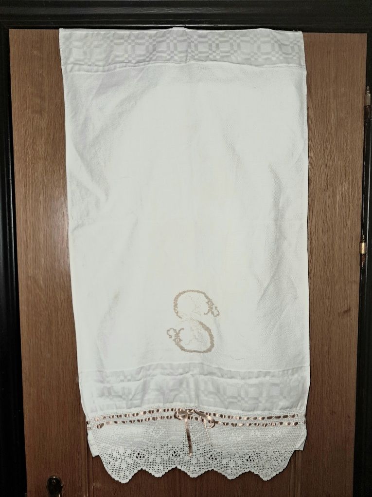 Toalha 100% Algodão com renda e bordados