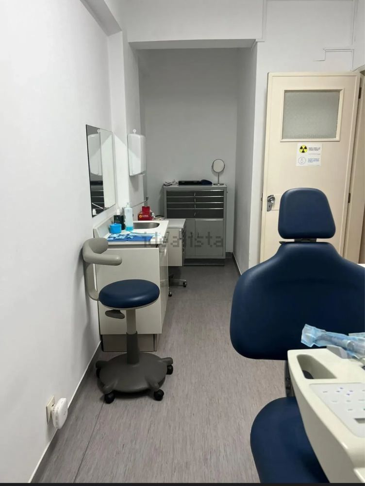 Clinica dentaria Trespasse com renda 735€ AV. ALMIRANTE REIS