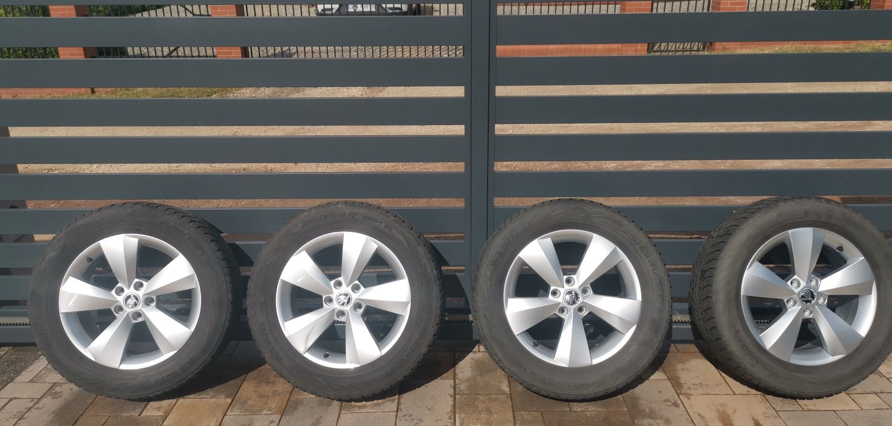 Felgi aluminiowe Nanuq 17" Skoda 6,5Jx17H2 ET38+Opony  Nokian WR SUV