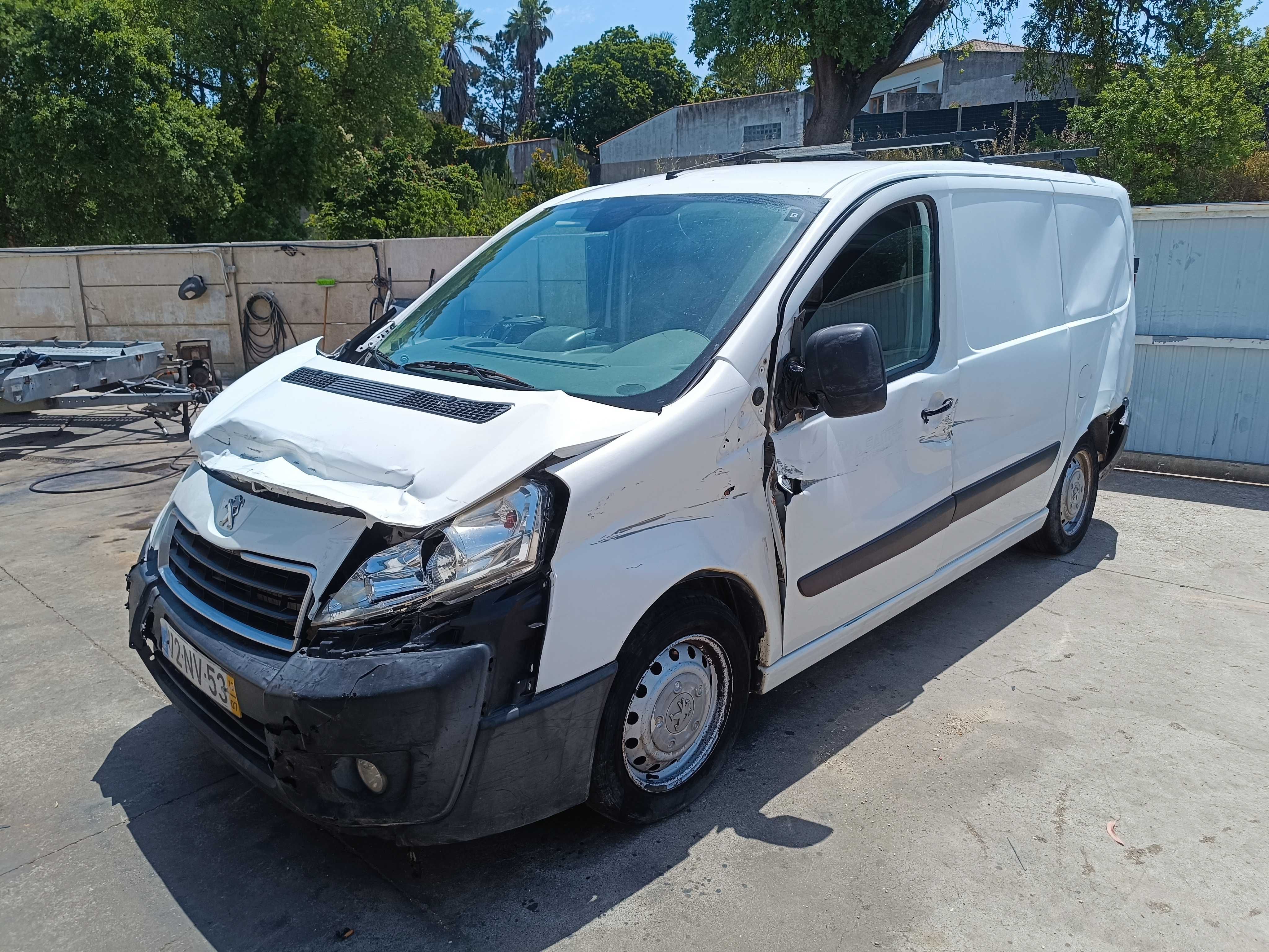 Peugeot Expert 2.0hdi de 2013 sinistrada