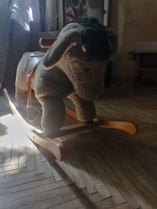 Продам гойдалку - віслючка для дитини 2-3 рочки