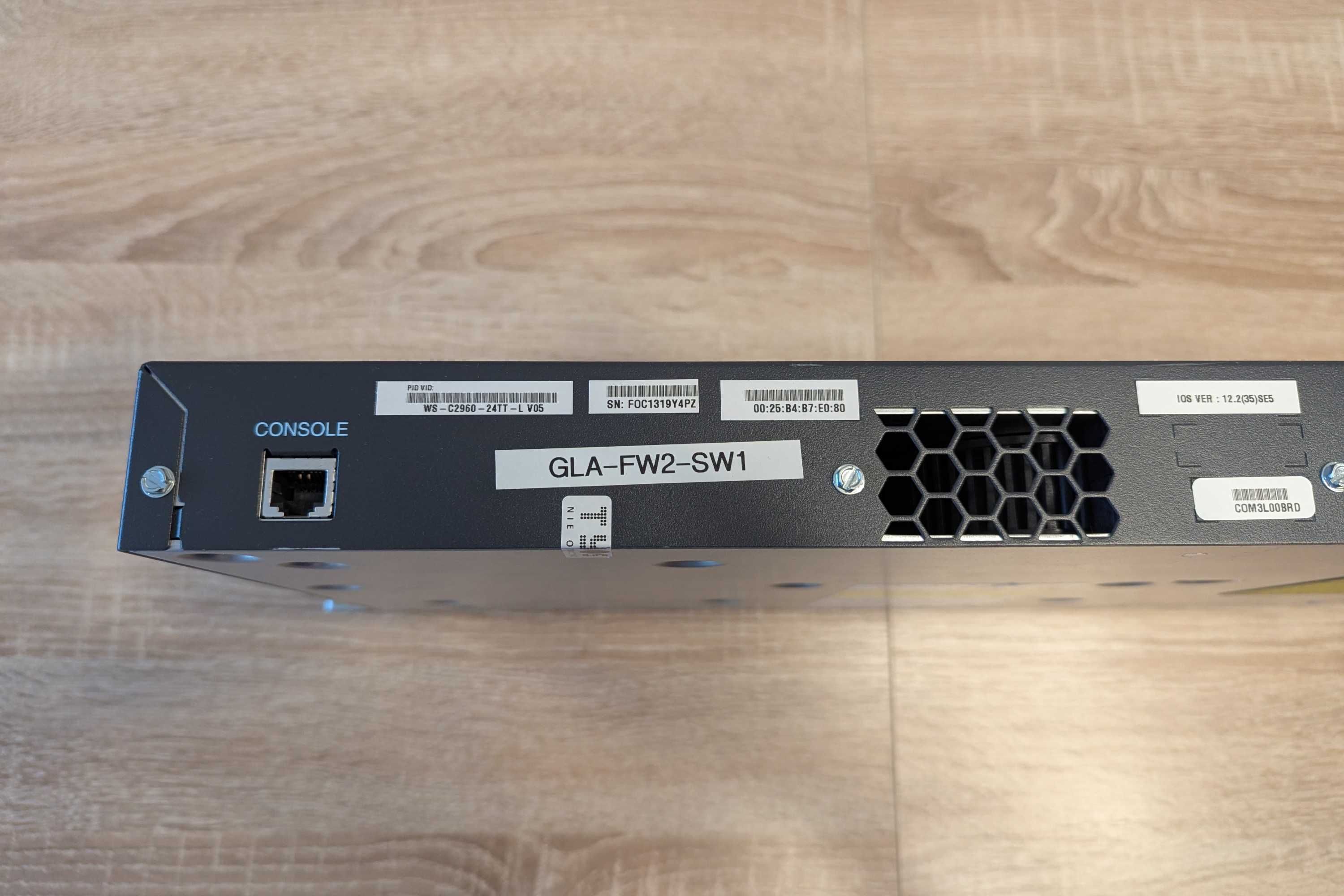 Switch Cisco Catalyst 2960 WS-C2960-24TT-L V05