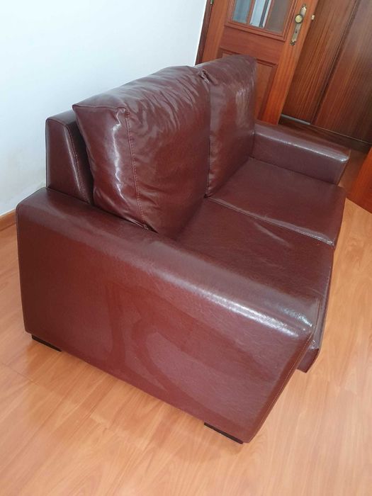 Sofá em pele sintética