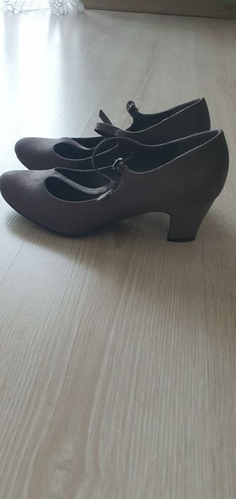 Eleganckie czółenka rozmiar 39